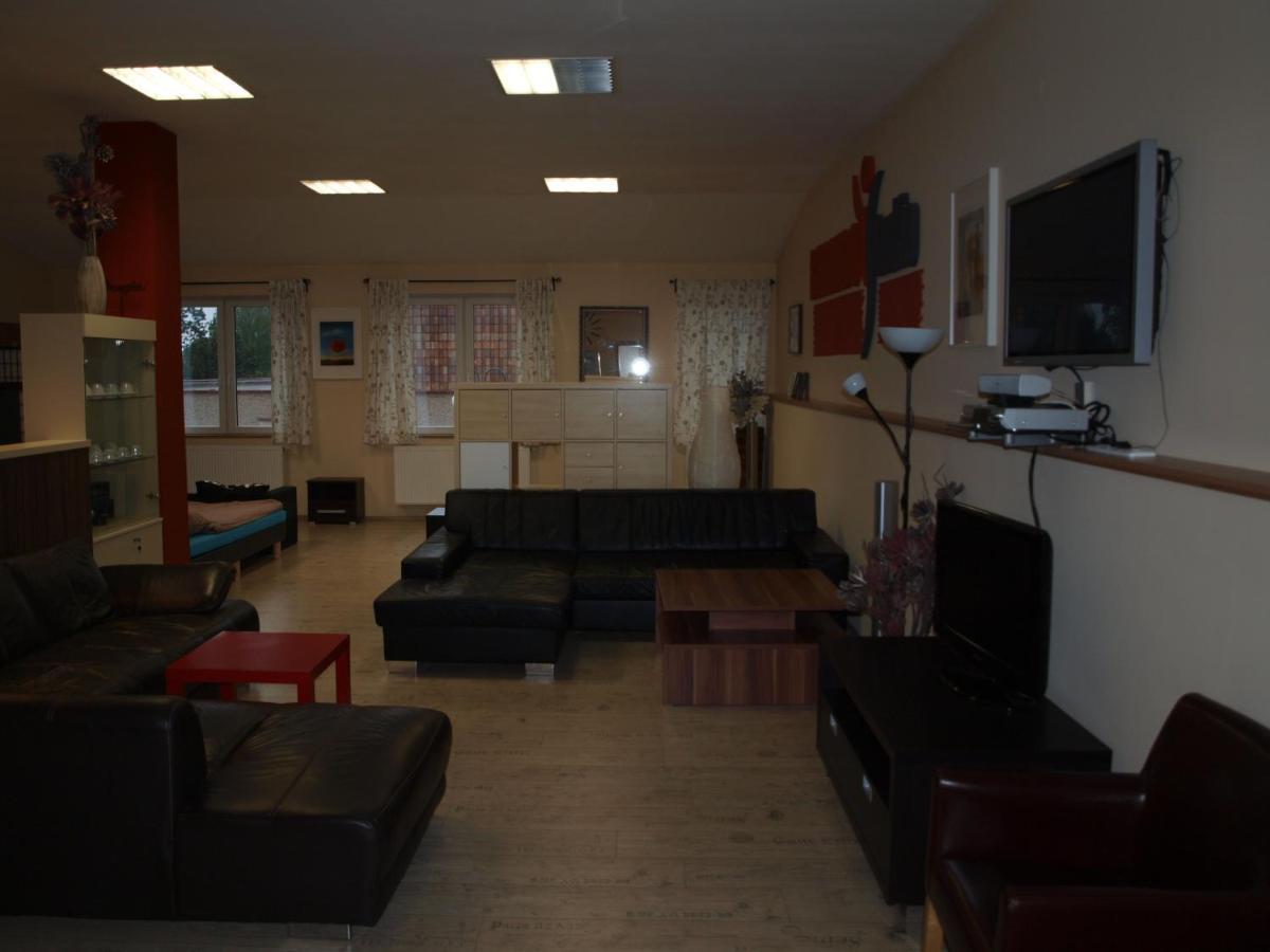 BAILANDO Studio Neratovice Exterior foto